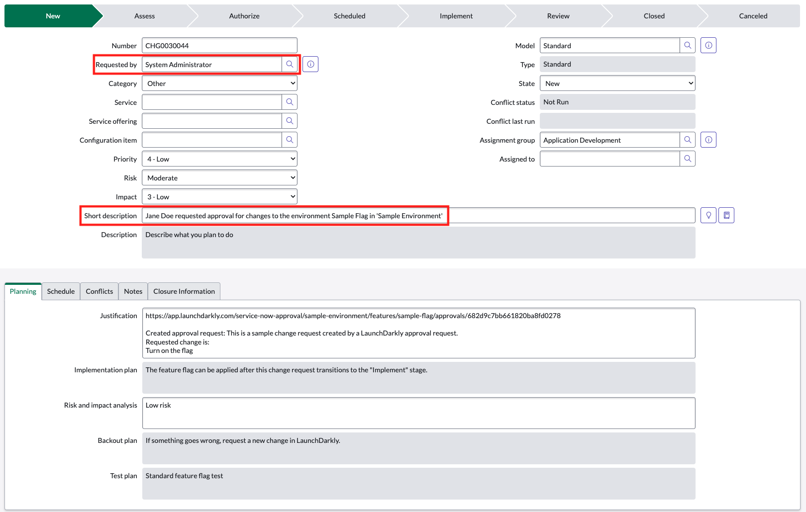 A ServiceNow change request created by LaunchDarkly, with the ServiceNow and LaunchDarkly requestors called out.